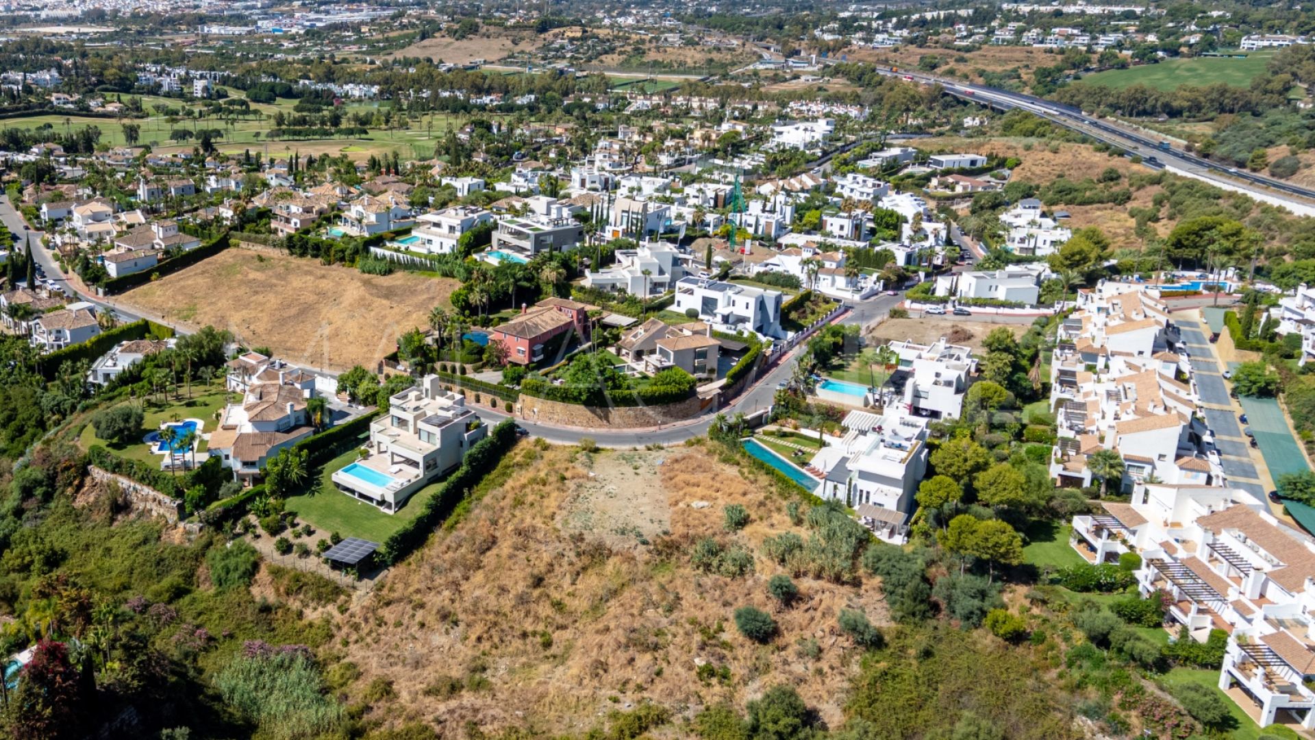 Tomt for sale in Nueva Andalucia