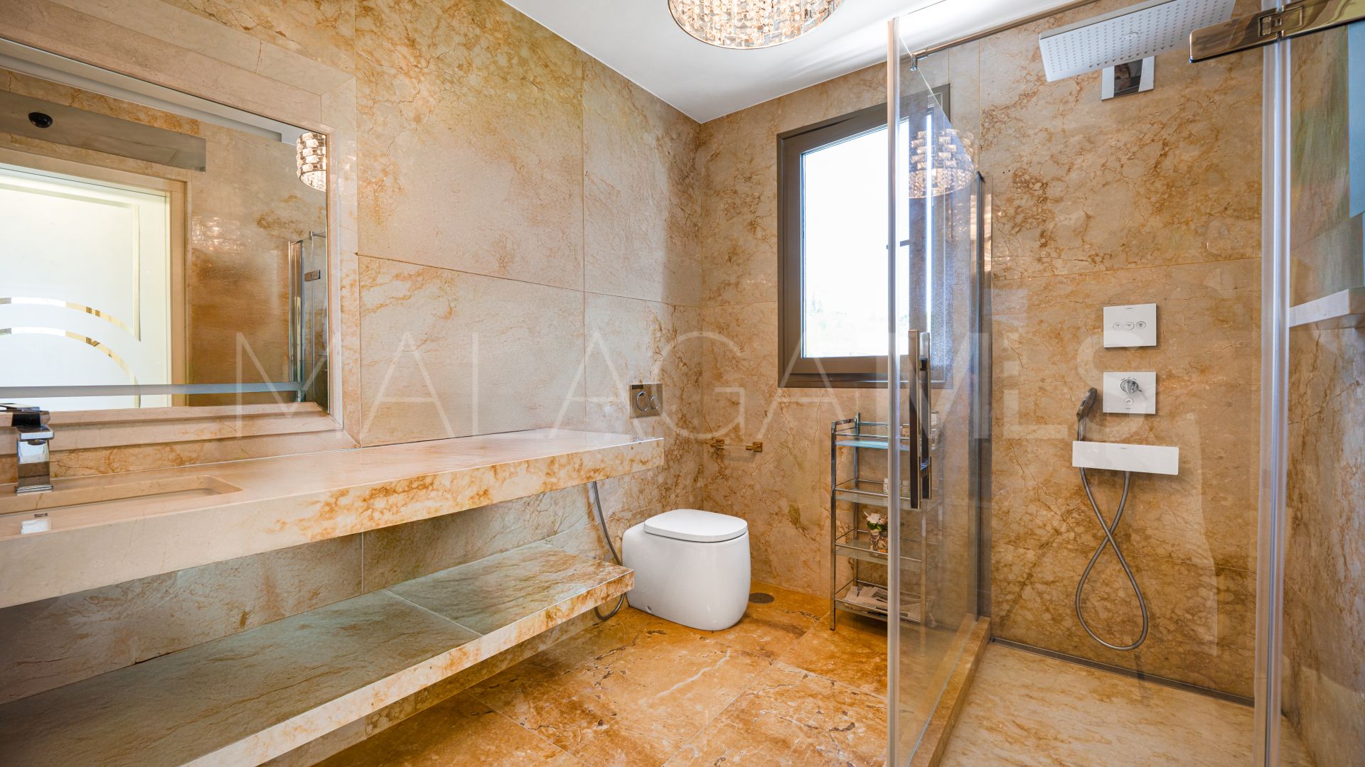 Villa for sale in Marbella Ciudad with 4 bedrooms