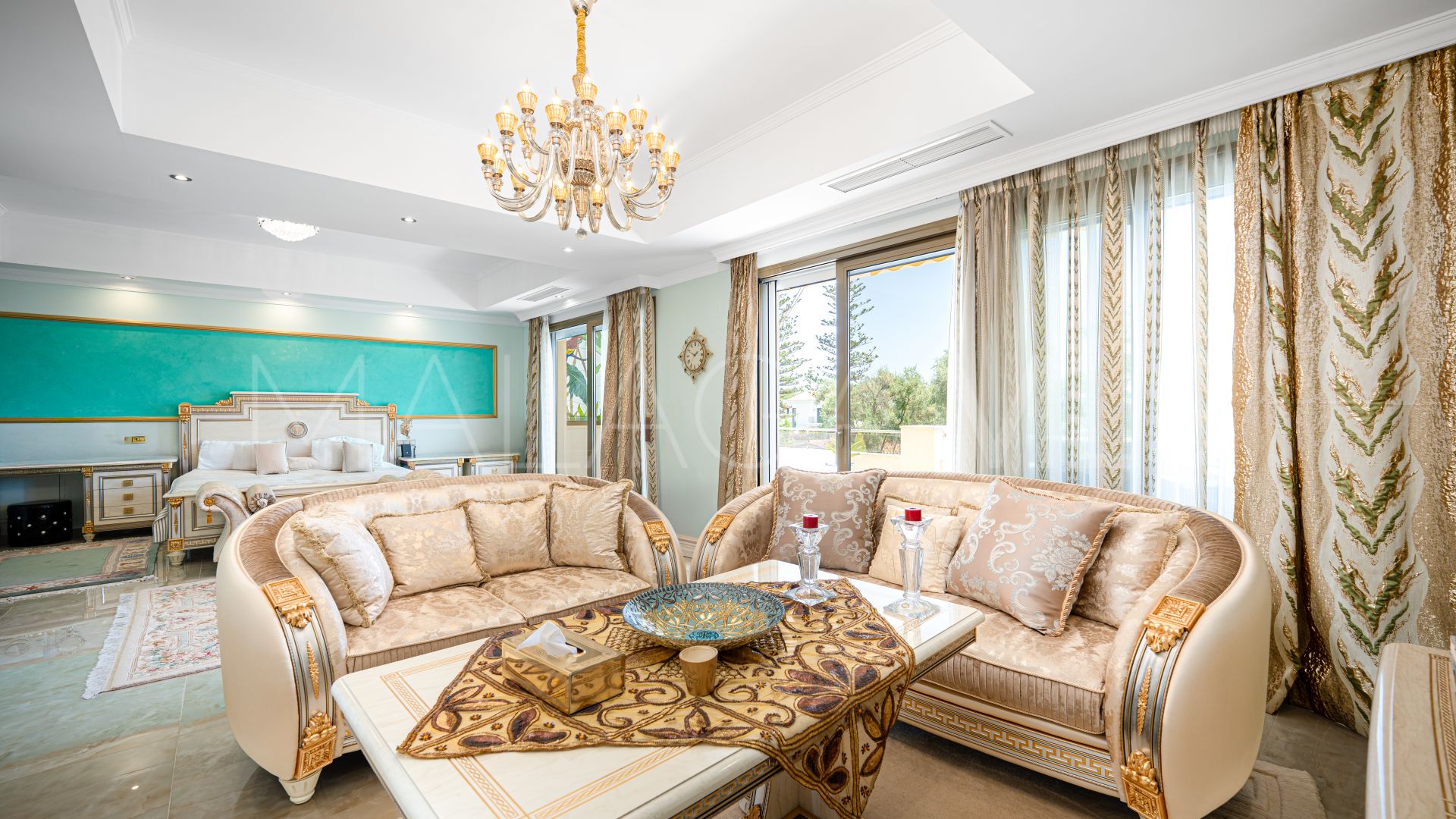 Villa for sale in Marbella Ciudad with 4 bedrooms
