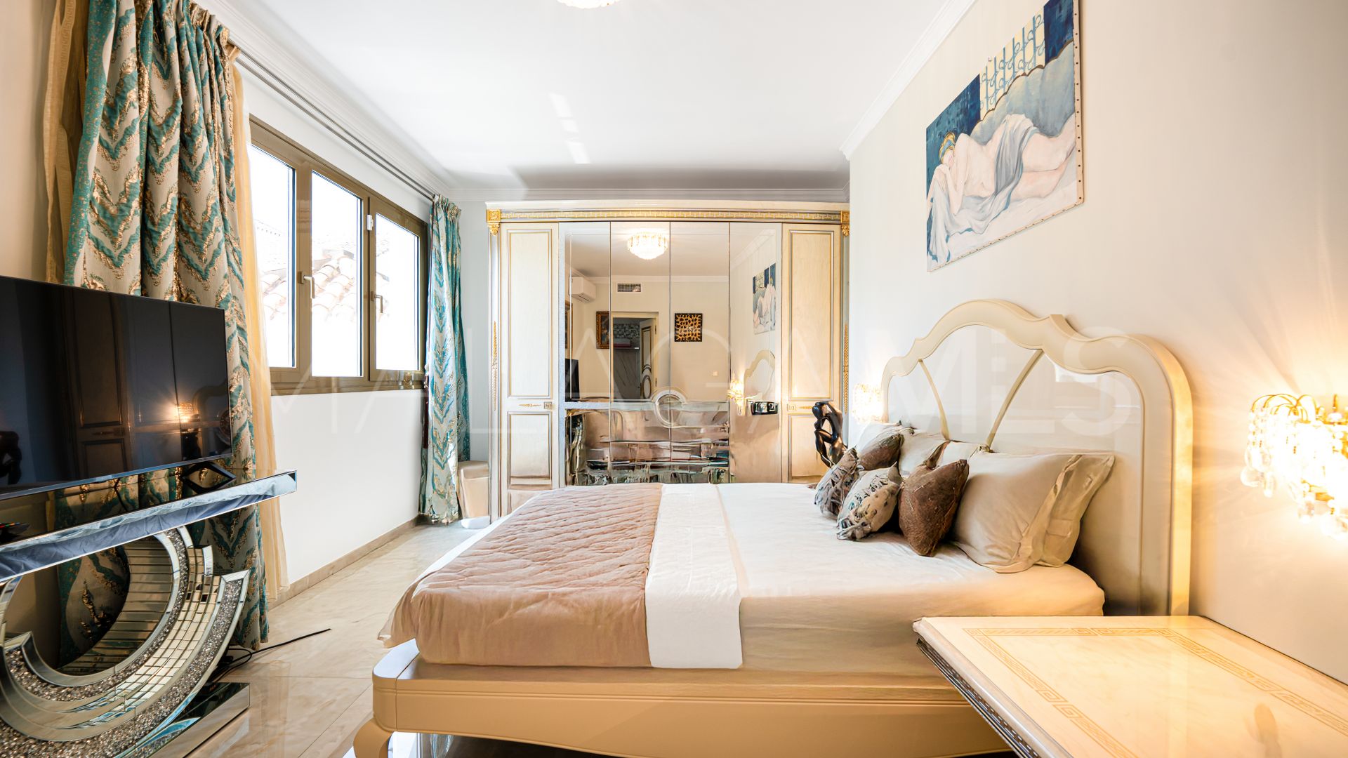 Villa for sale in Marbella Ciudad with 4 bedrooms