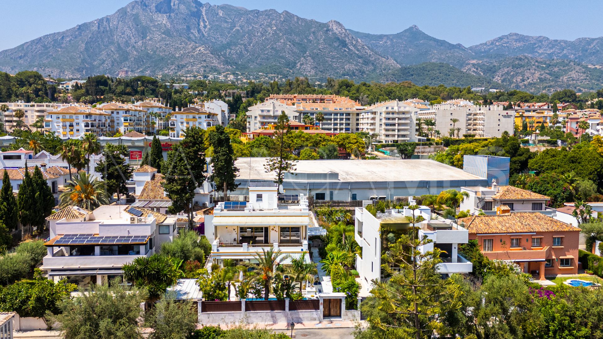 Villa for sale in Marbella Ciudad with 4 bedrooms