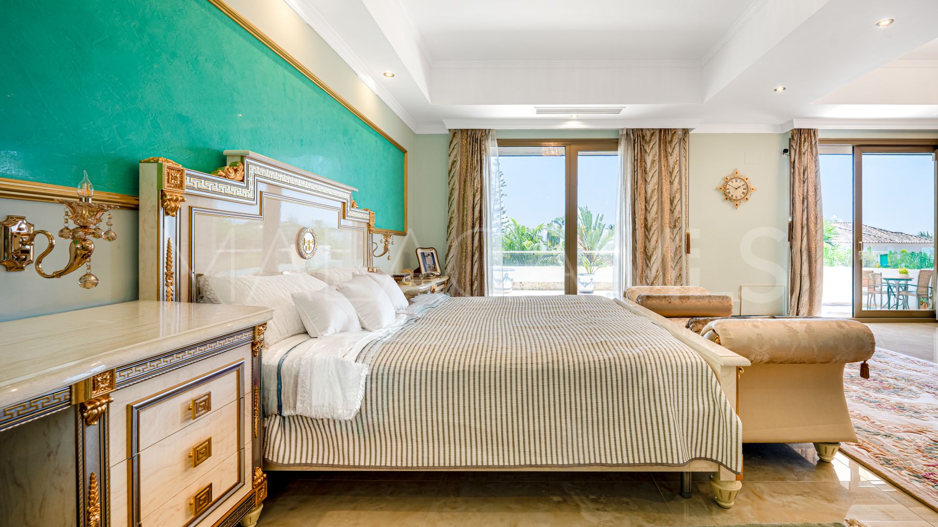 Villa for sale in Marbella Ciudad with 4 bedrooms