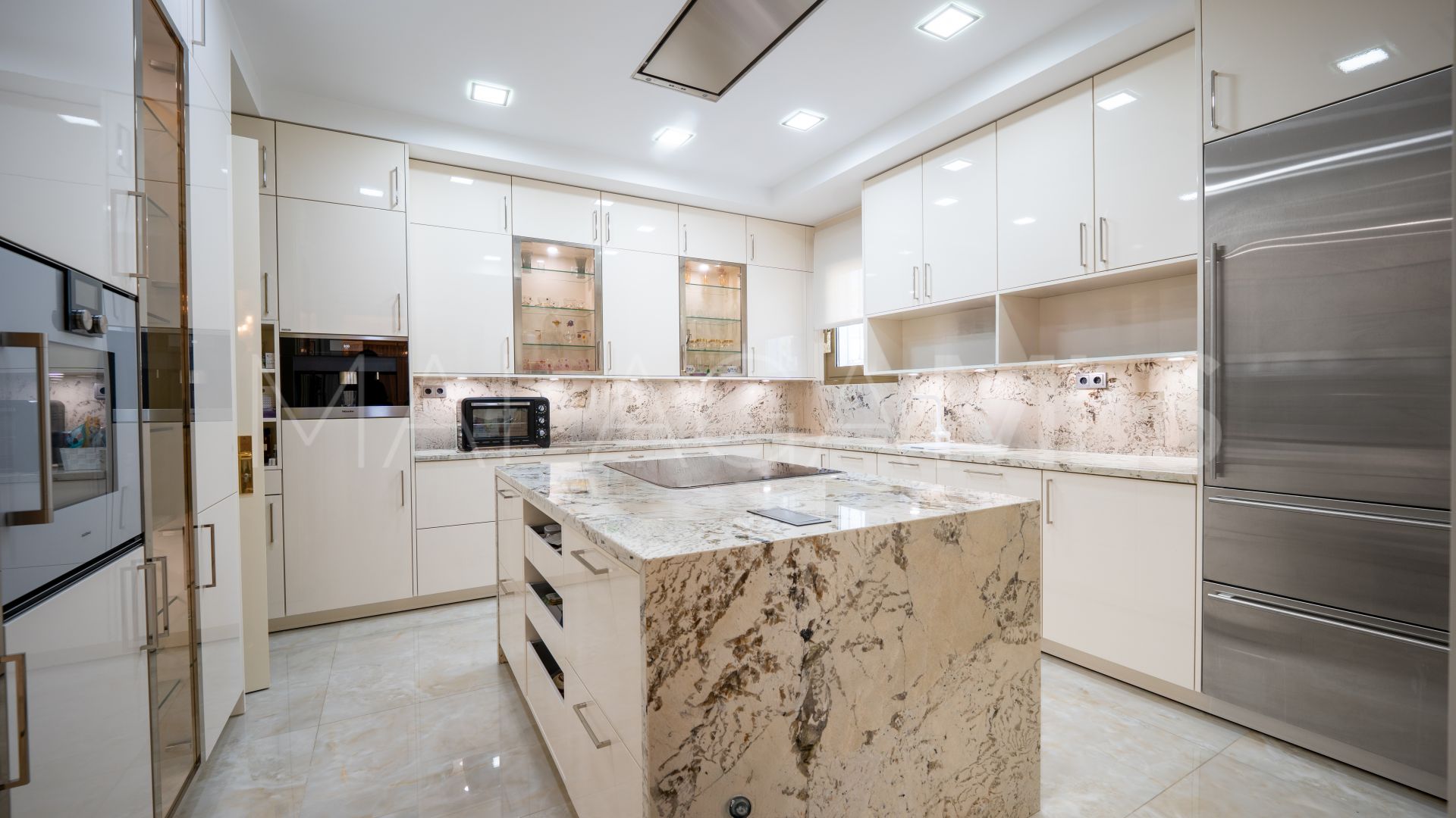 Villa for sale in Marbella Ciudad with 4 bedrooms