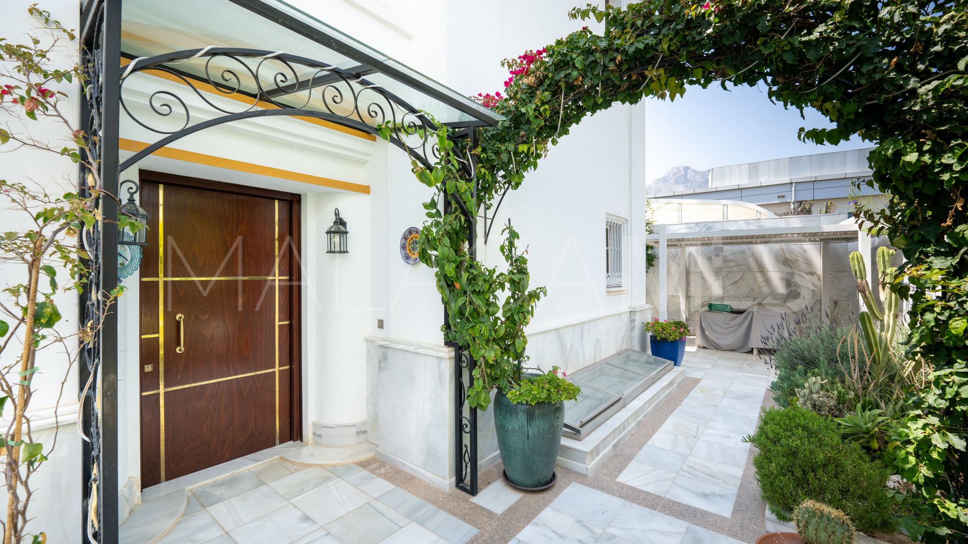 Villa for sale in Marbella Ciudad with 4 bedrooms