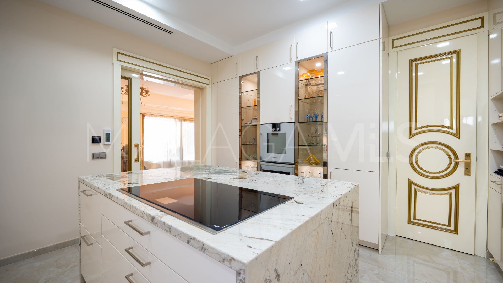 Villa for sale in Marbella Ciudad with 4 bedrooms