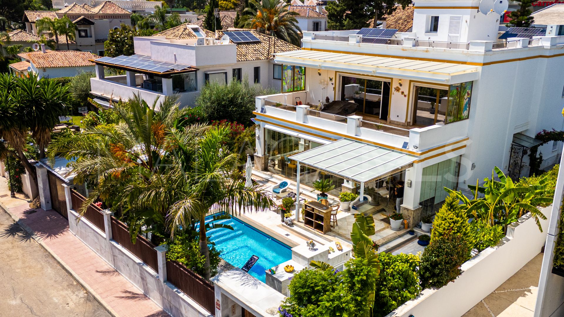 Villa for sale in Marbella Ciudad with 4 bedrooms