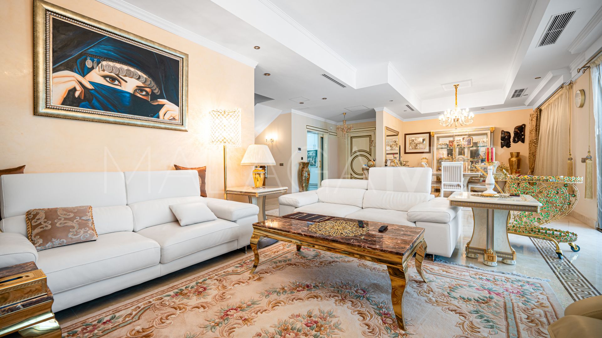 Villa for sale in Marbella Ciudad with 4 bedrooms