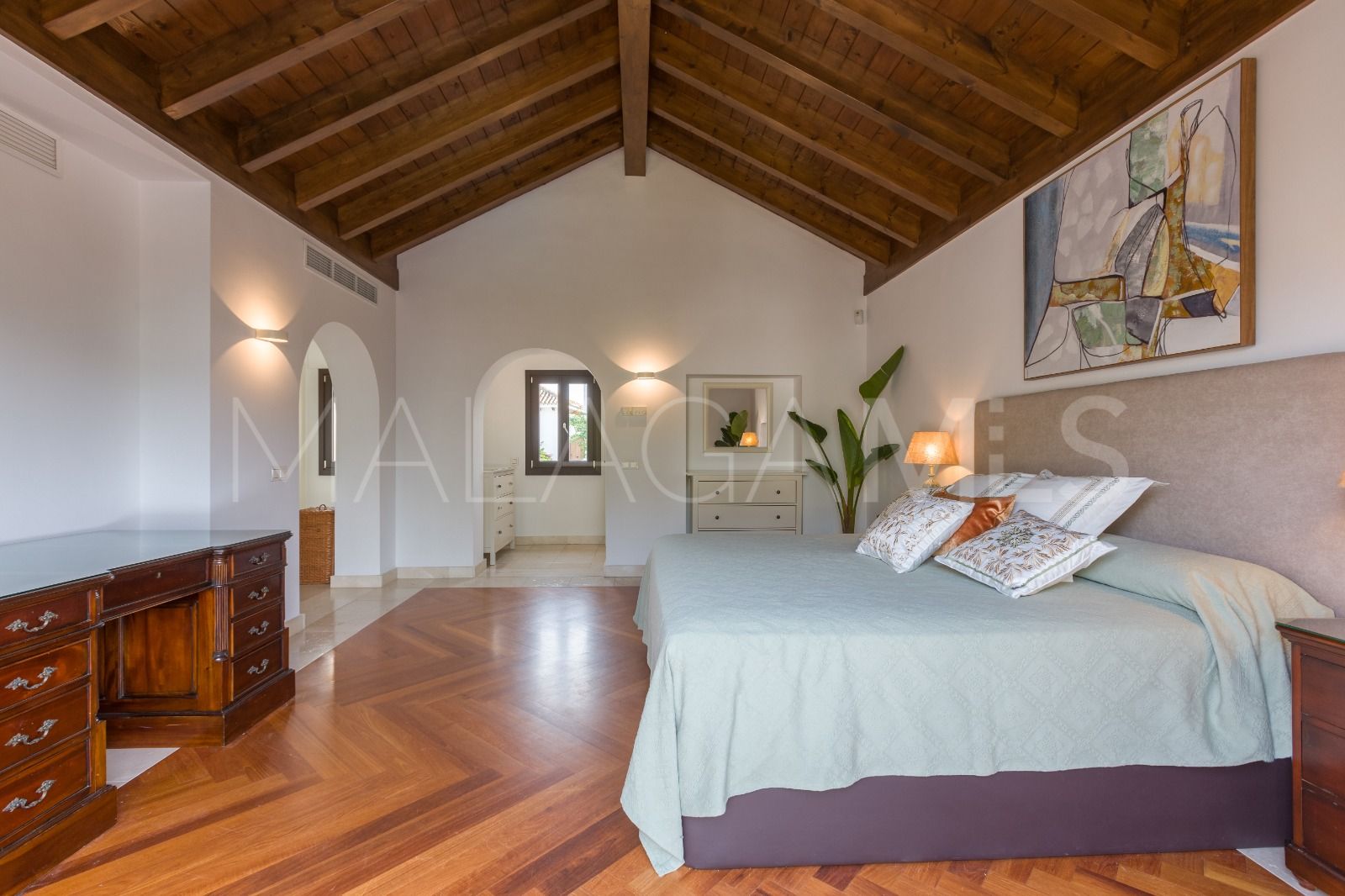 Villa for sale in Guadalmina Baja