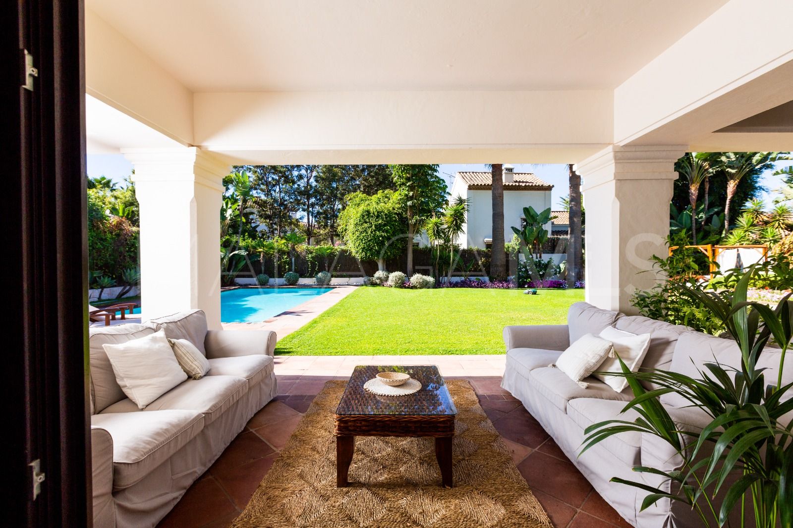 Villa for sale in Guadalmina Baja