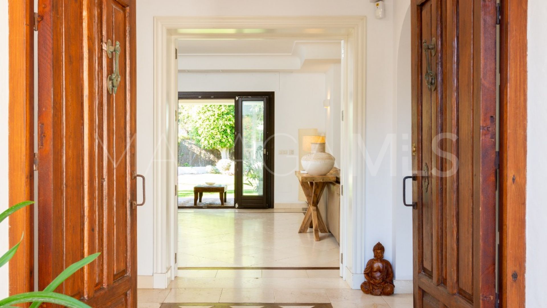 Villa for sale in Guadalmina Baja