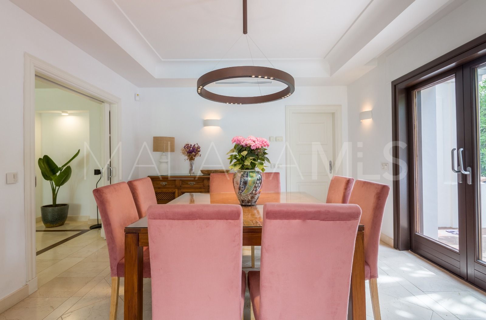 Villa for sale in Guadalmina Baja