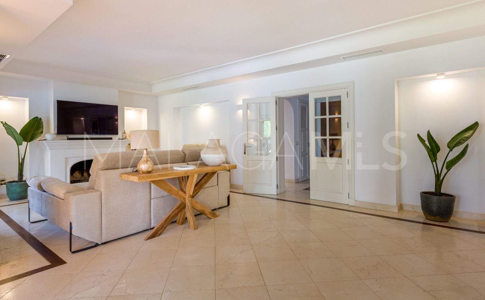 Villa for sale in Guadalmina Baja