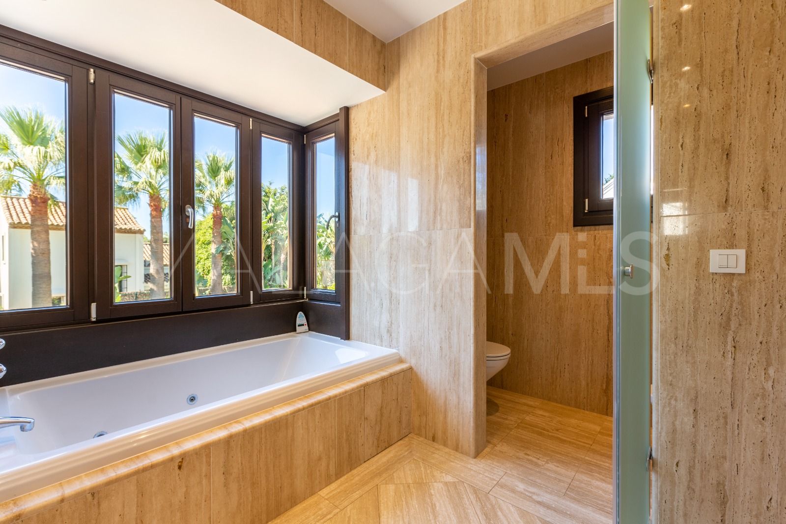 Villa for sale in Guadalmina Baja