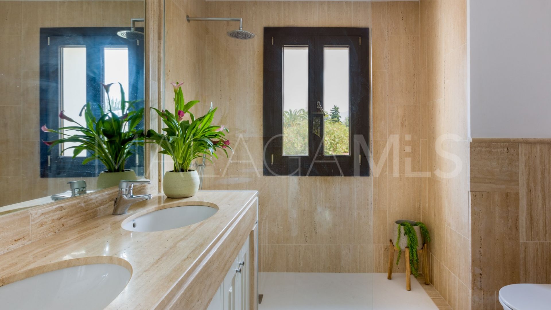 Villa for sale in Guadalmina Baja