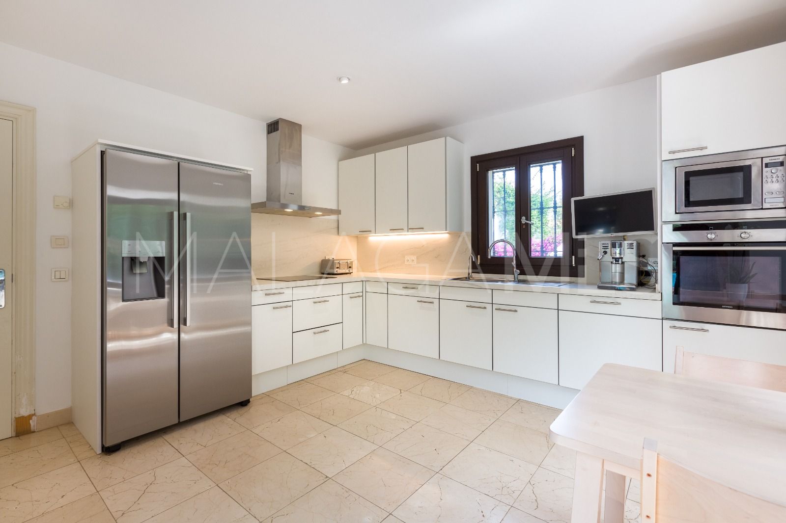 Villa for sale in Guadalmina Baja