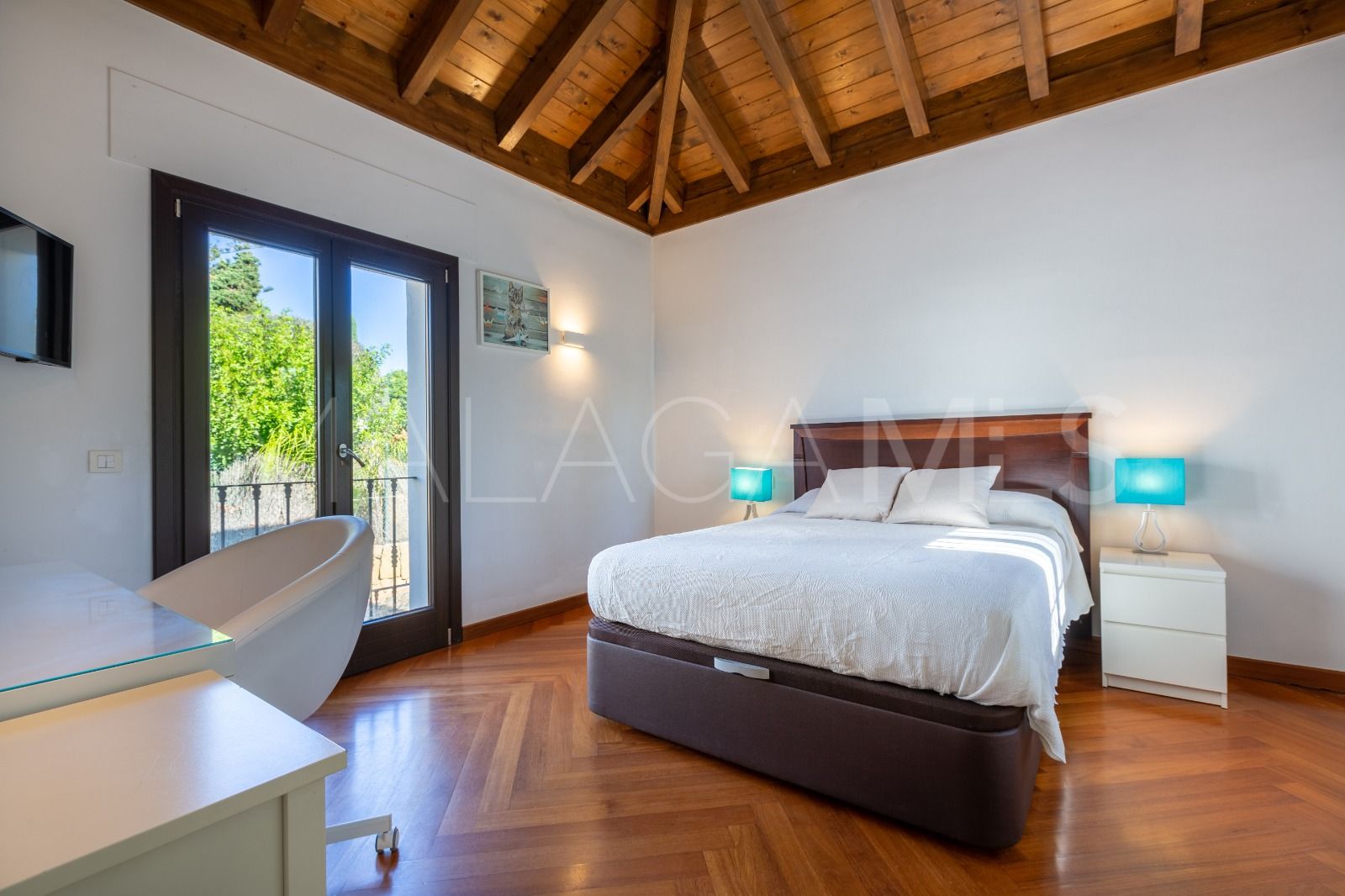 Villa for sale in Guadalmina Baja