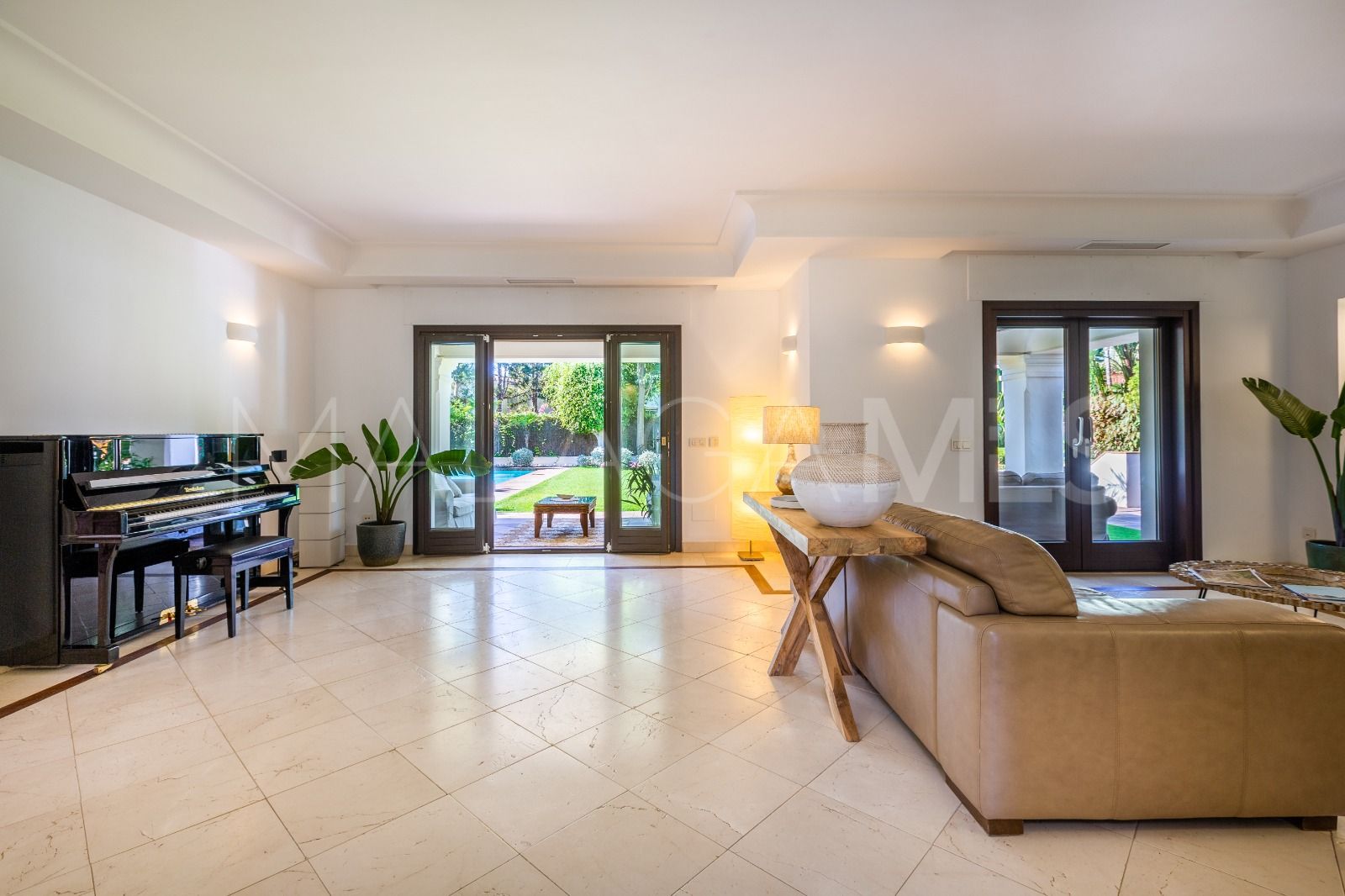 Villa for sale in Guadalmina Baja