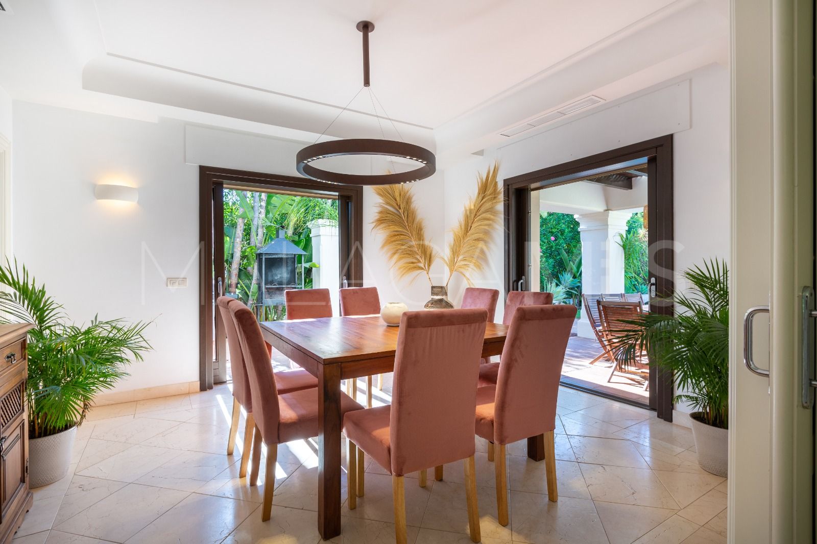 Villa for sale in Guadalmina Baja