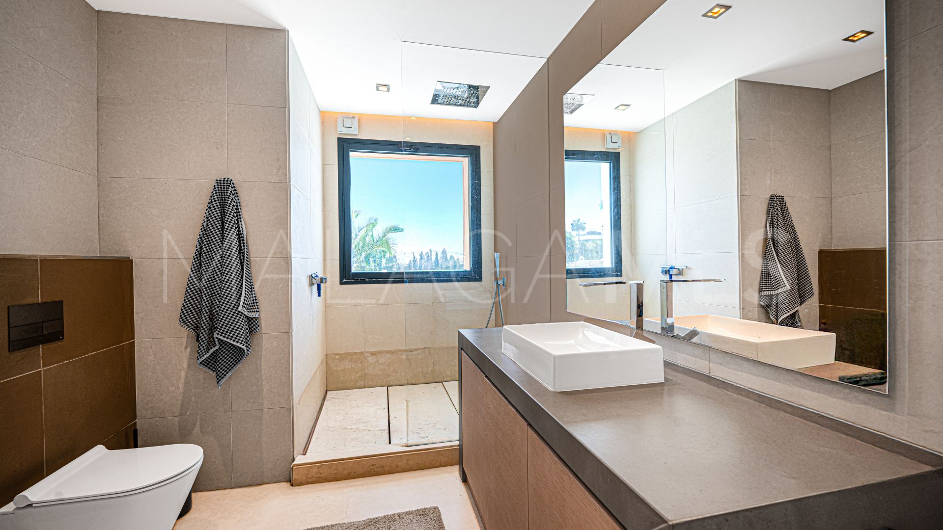 Villa for sale in Nueva Andalucia