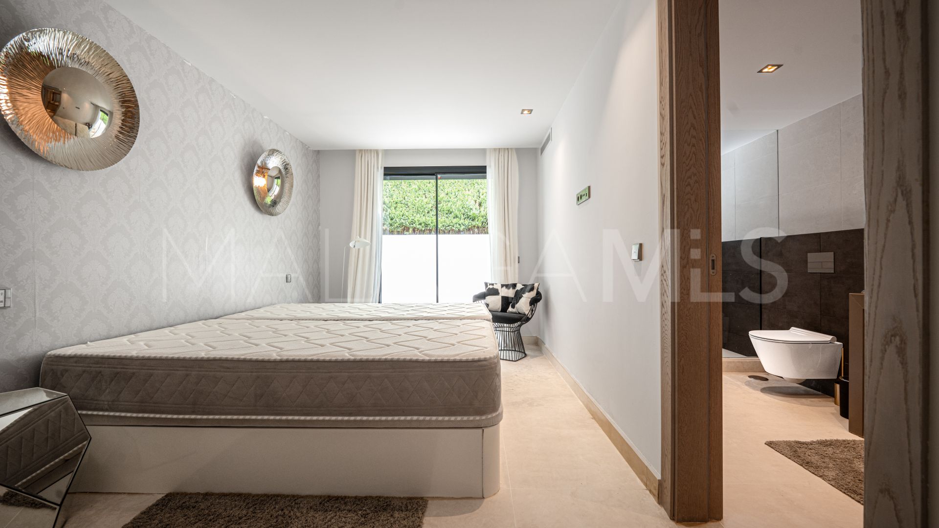 Villa for sale in Nueva Andalucia