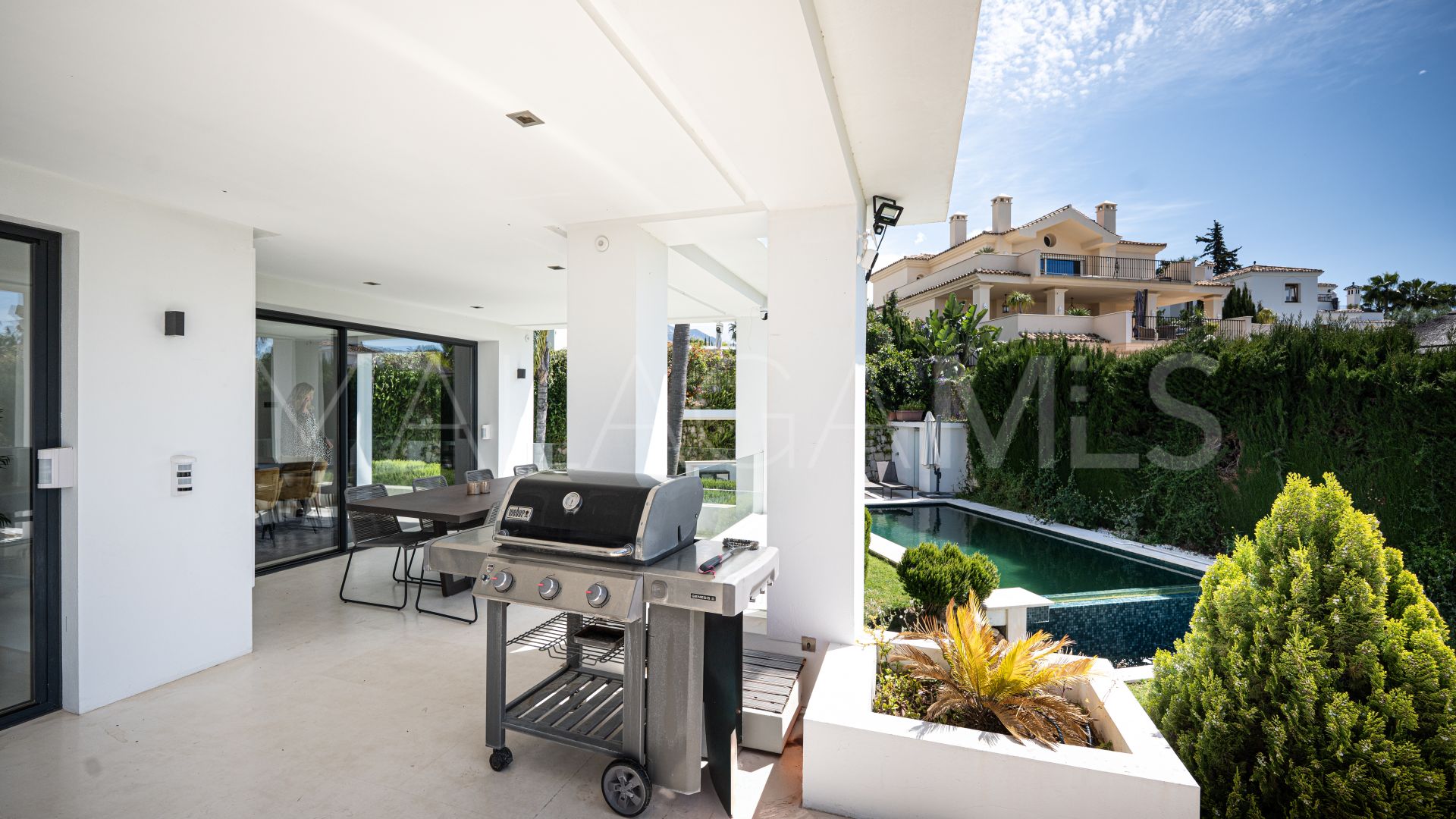 Villa for sale in Nueva Andalucia