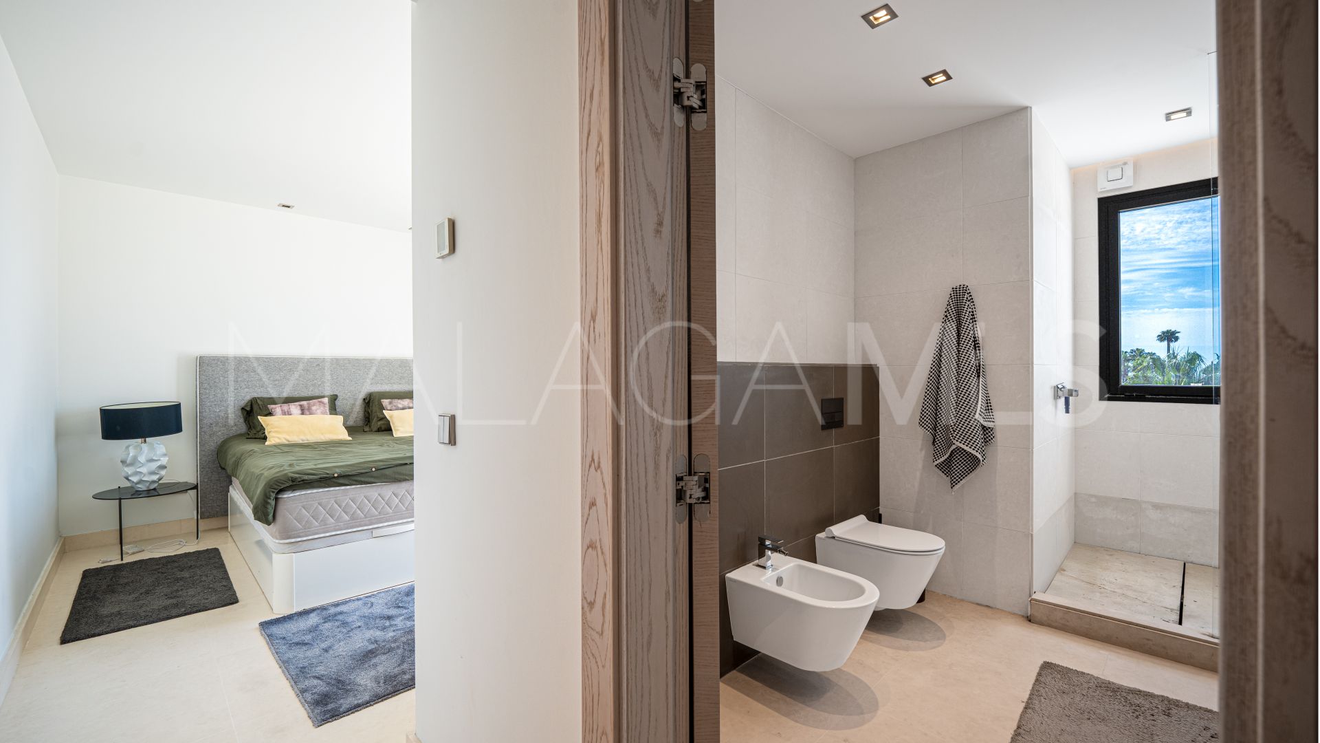 Villa for sale in Nueva Andalucia
