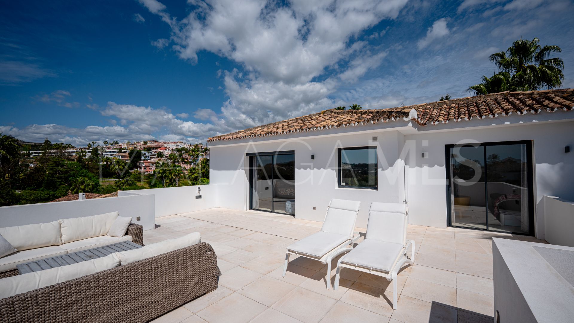 Villa for sale in Nueva Andalucia