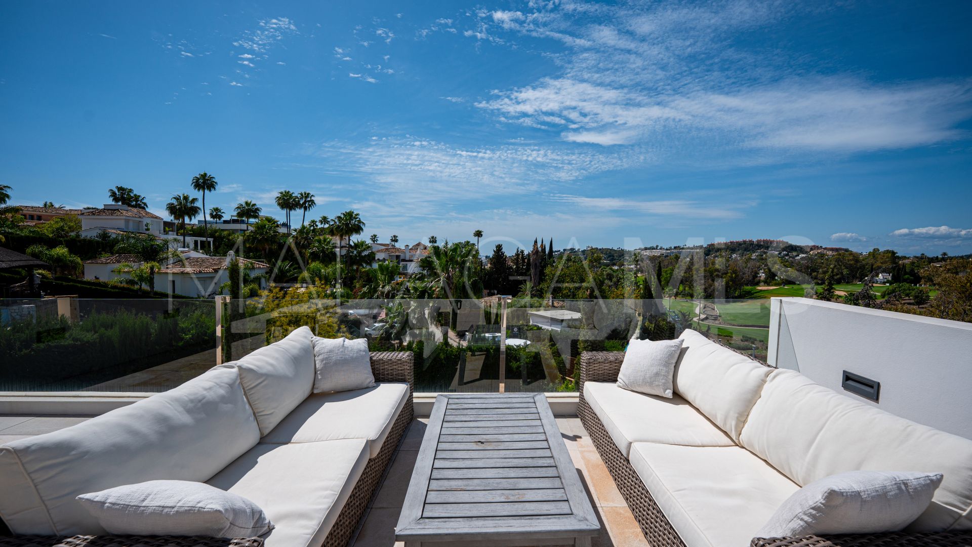 Villa for sale in Nueva Andalucia