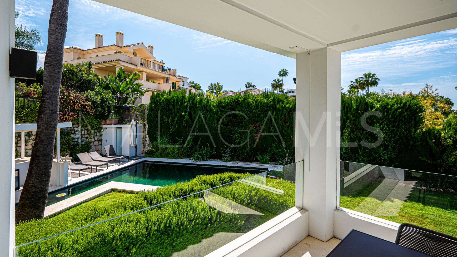 Villa for sale in Nueva Andalucia