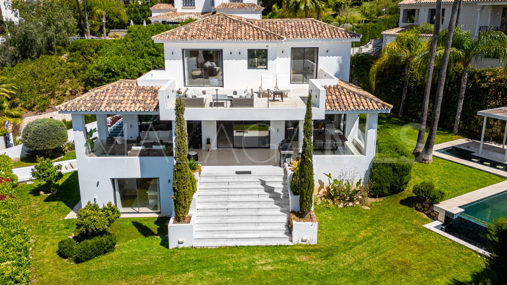 Villa for sale in Nueva Andalucia