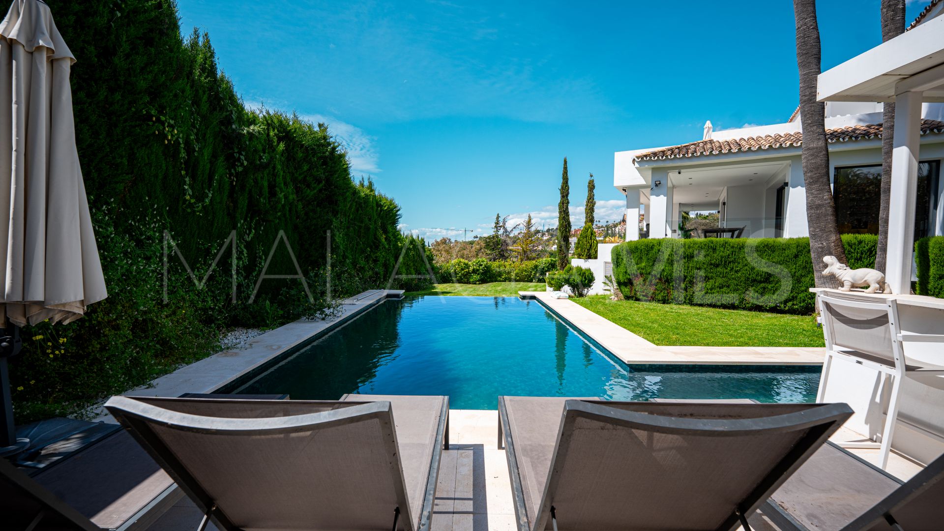 Villa for sale in Nueva Andalucia