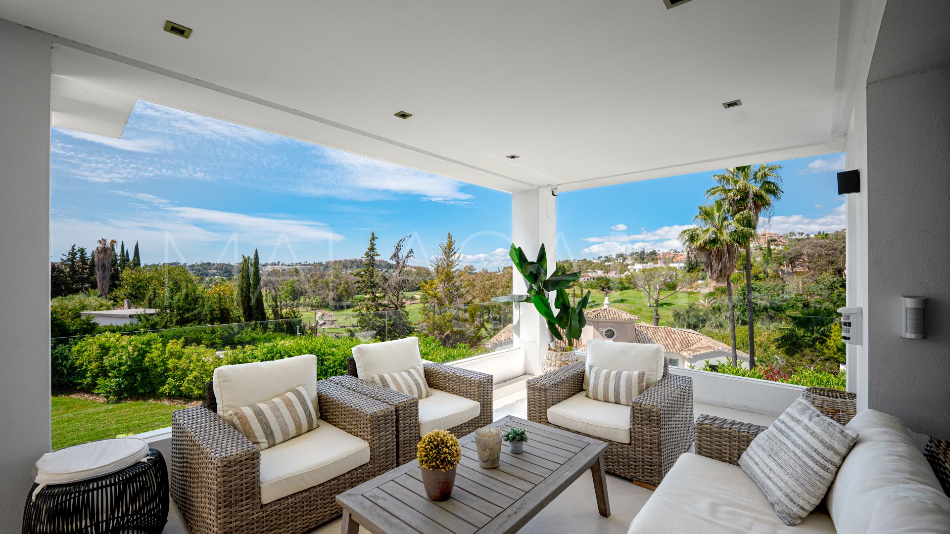 Villa for sale in Nueva Andalucia