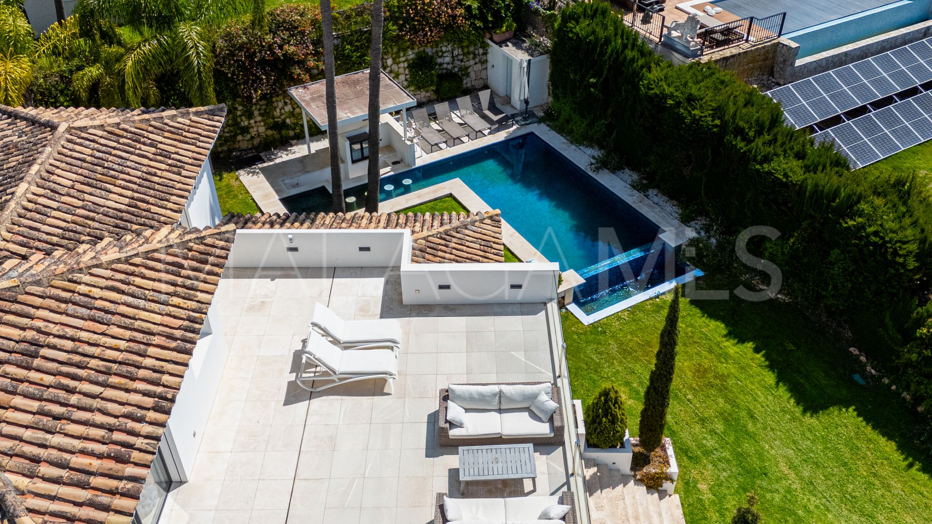 Villa for sale in Nueva Andalucia