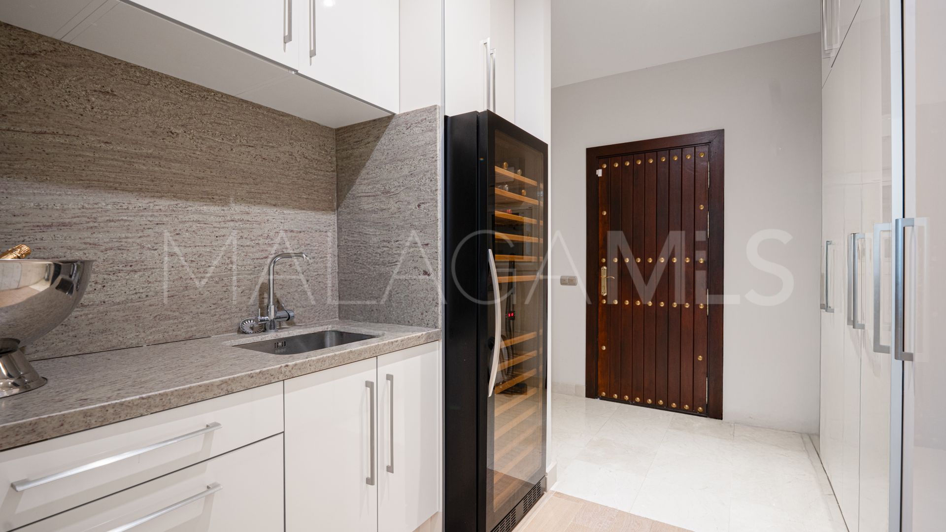 Villa for sale in Guadalmina Baja