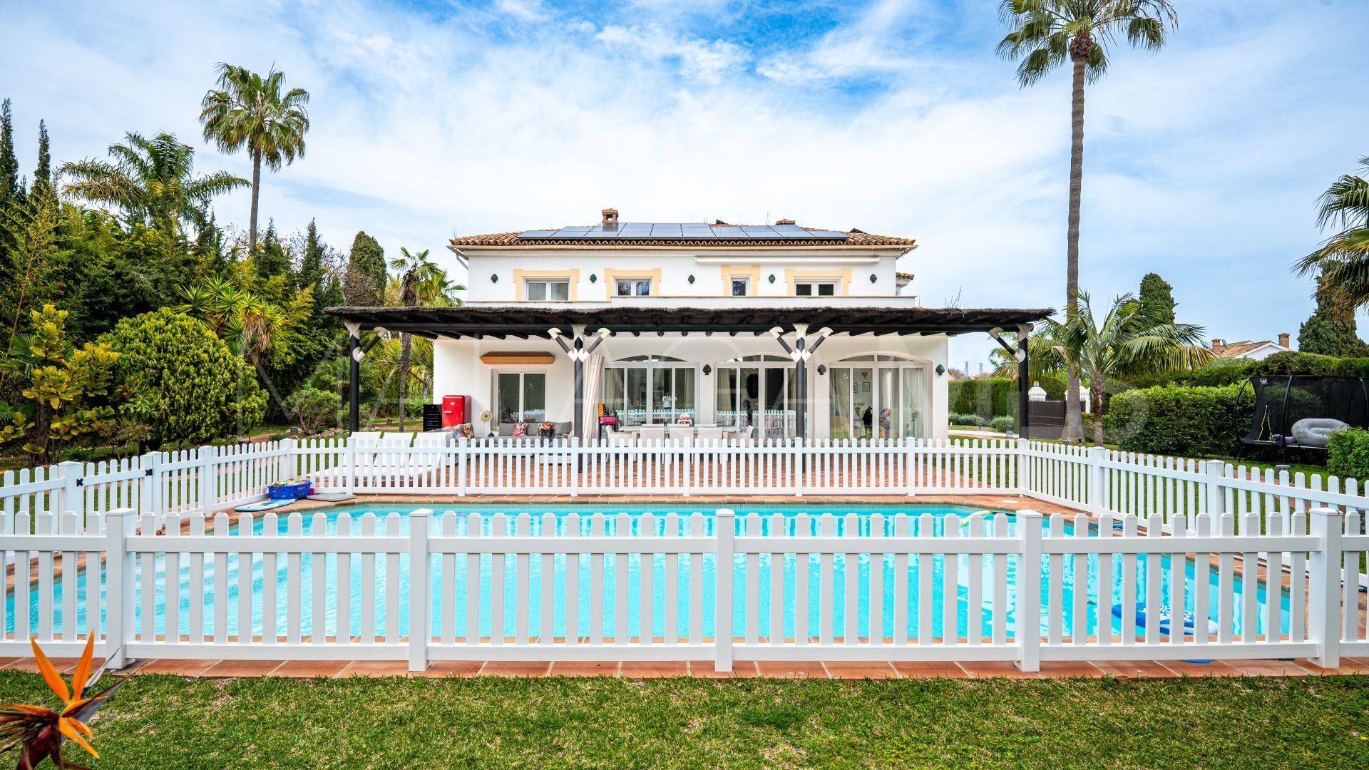 Villa for sale in Guadalmina Baja