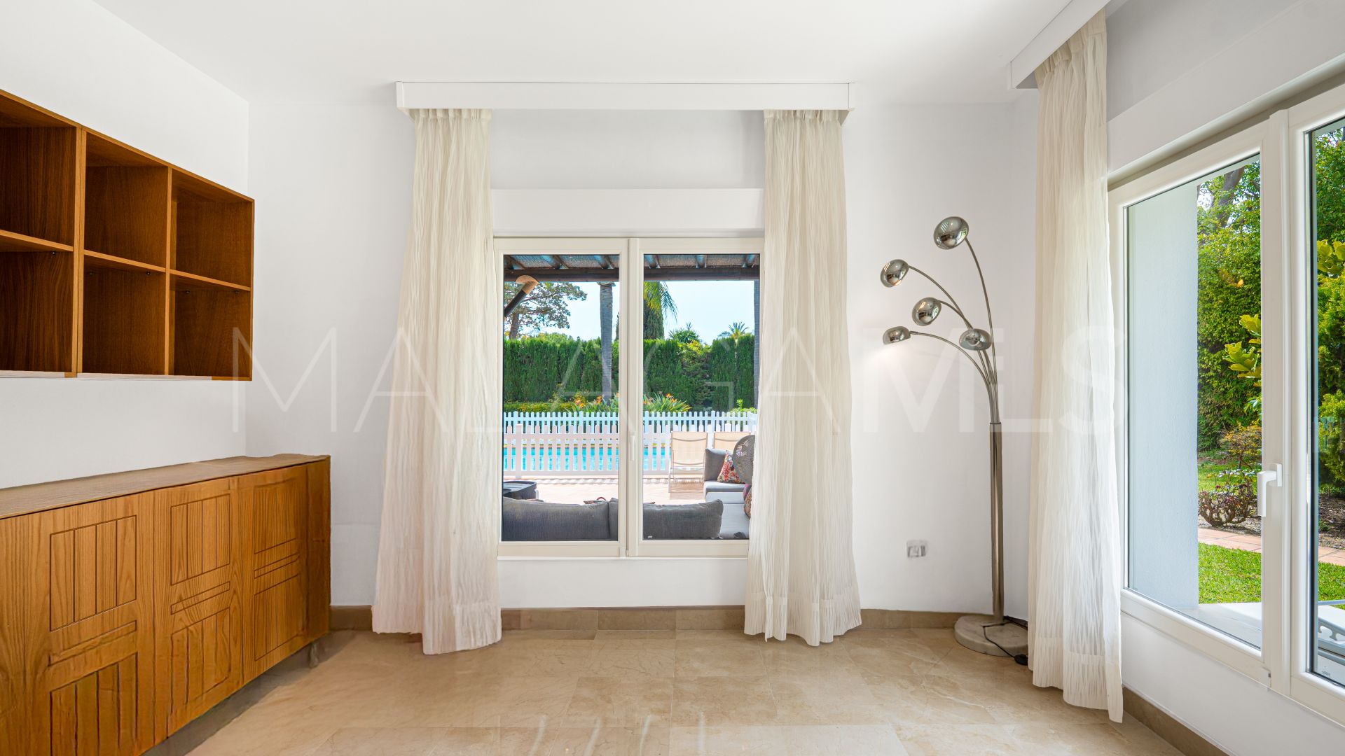 Villa for sale in Guadalmina Baja