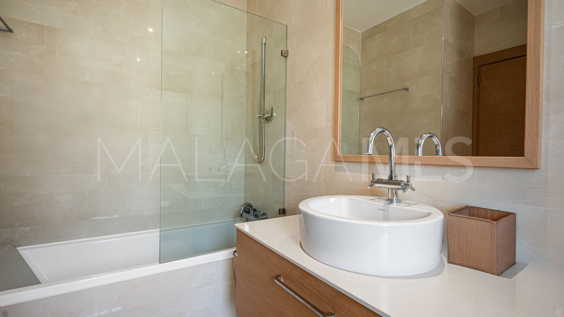 Villa for sale in Guadalmina Baja
