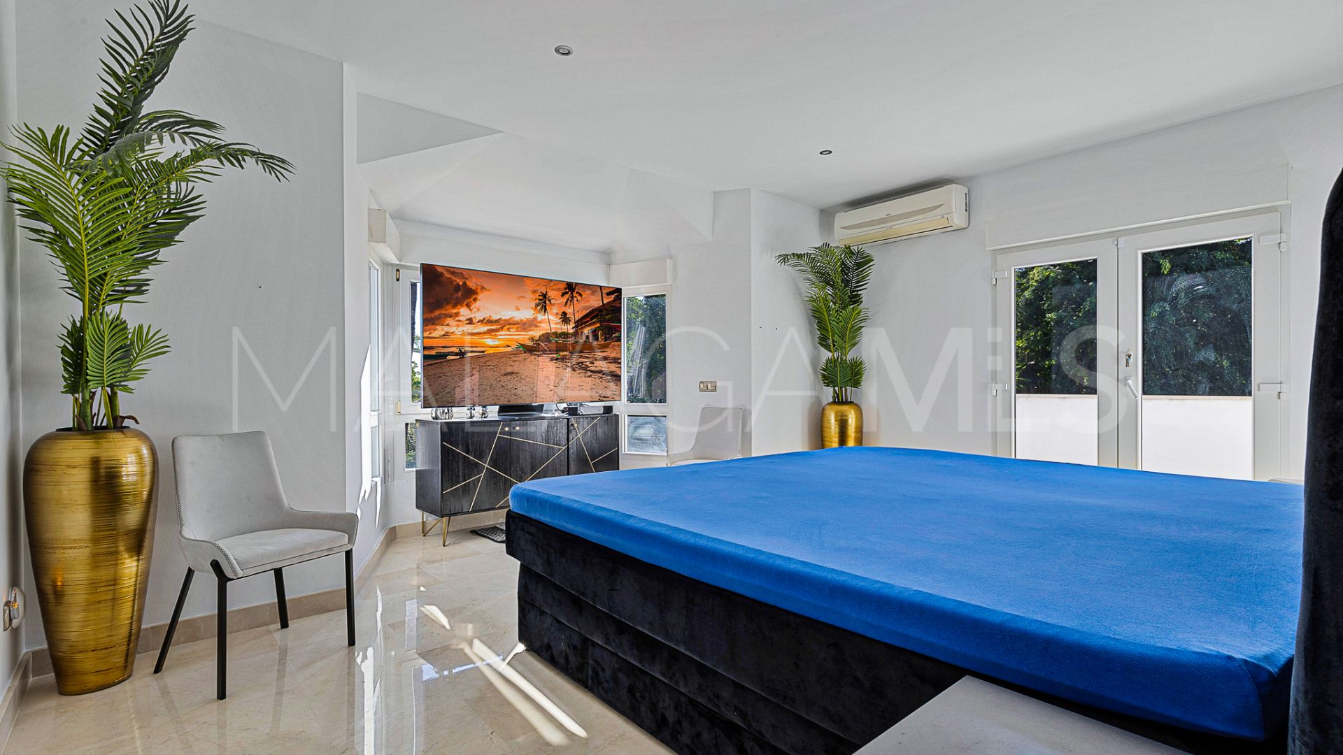 Villa for sale in Guadalmina Baja