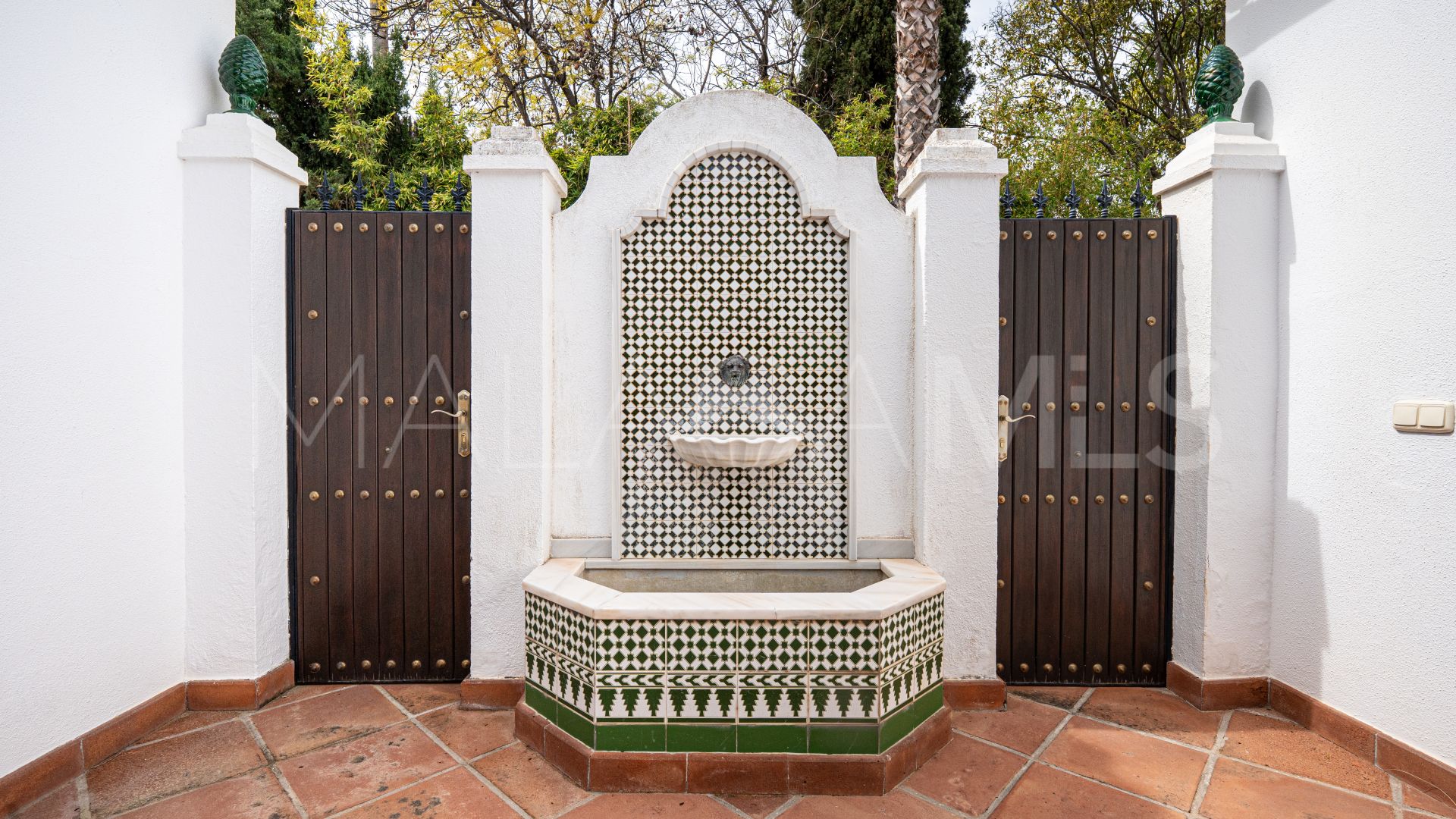 Villa for sale in Guadalmina Baja