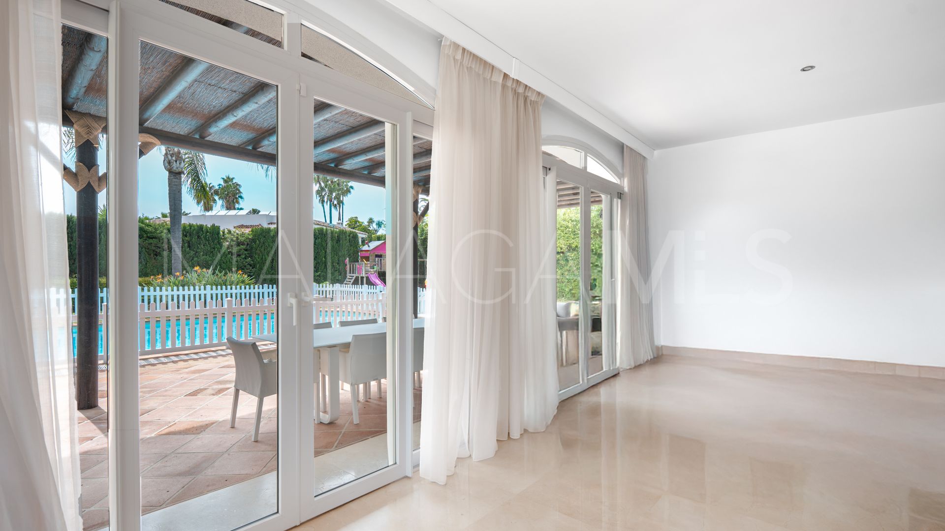 Villa for sale in Guadalmina Baja