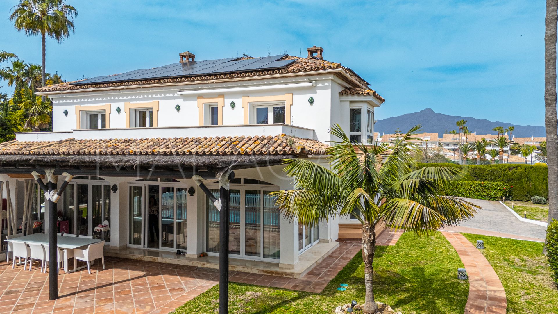 Villa for sale in Guadalmina Baja