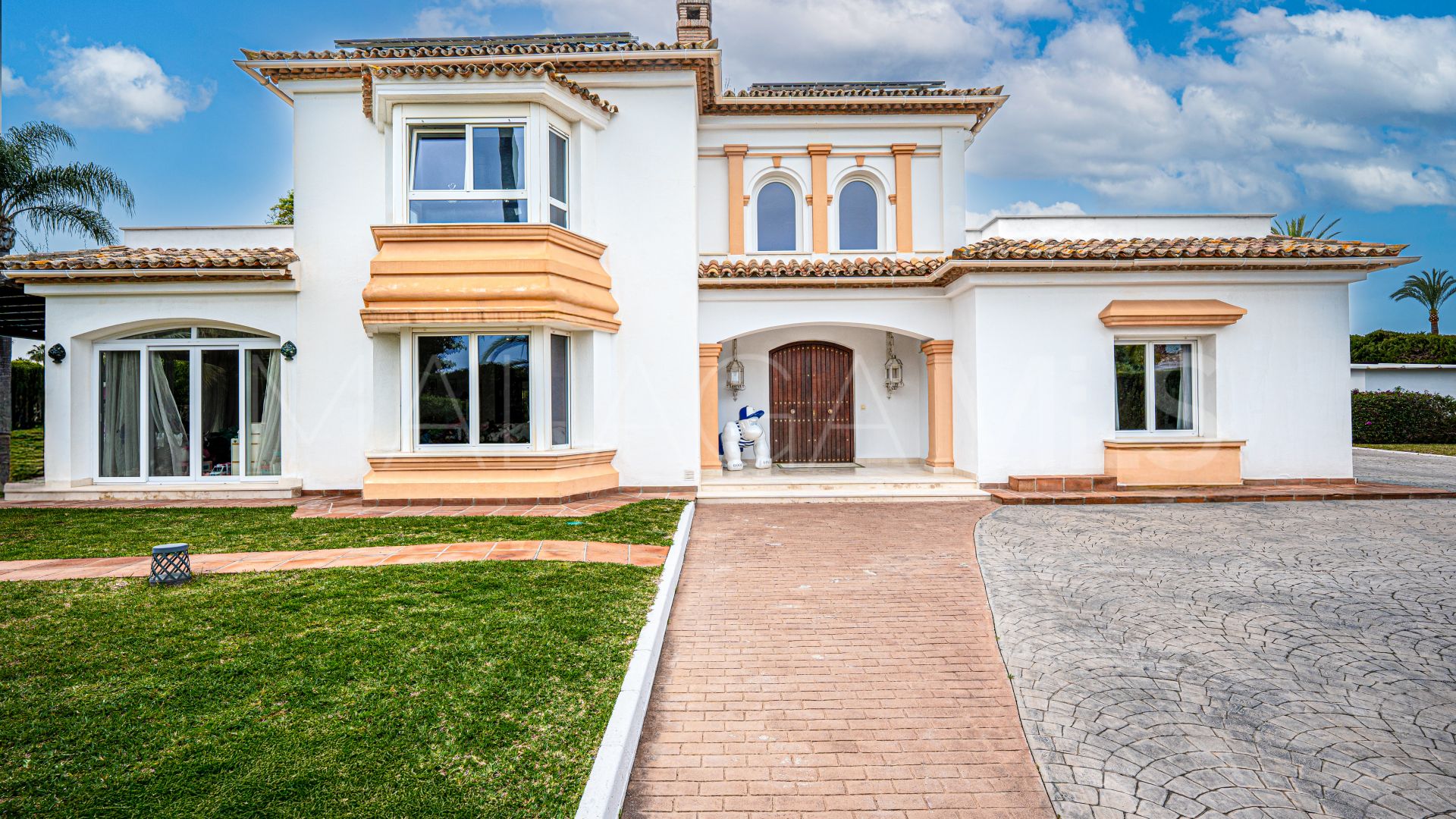 Villa for sale in Guadalmina Baja