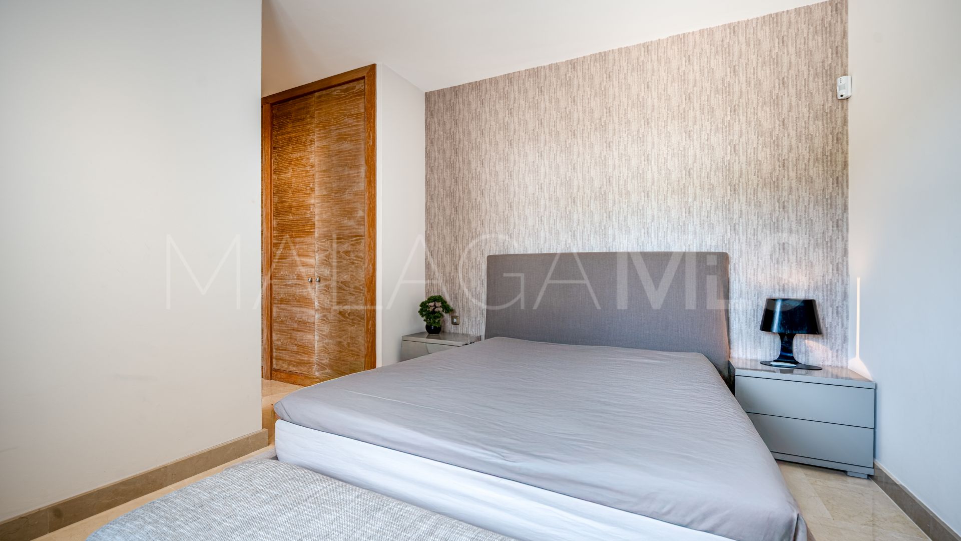 Villa for sale in Guadalmina Baja