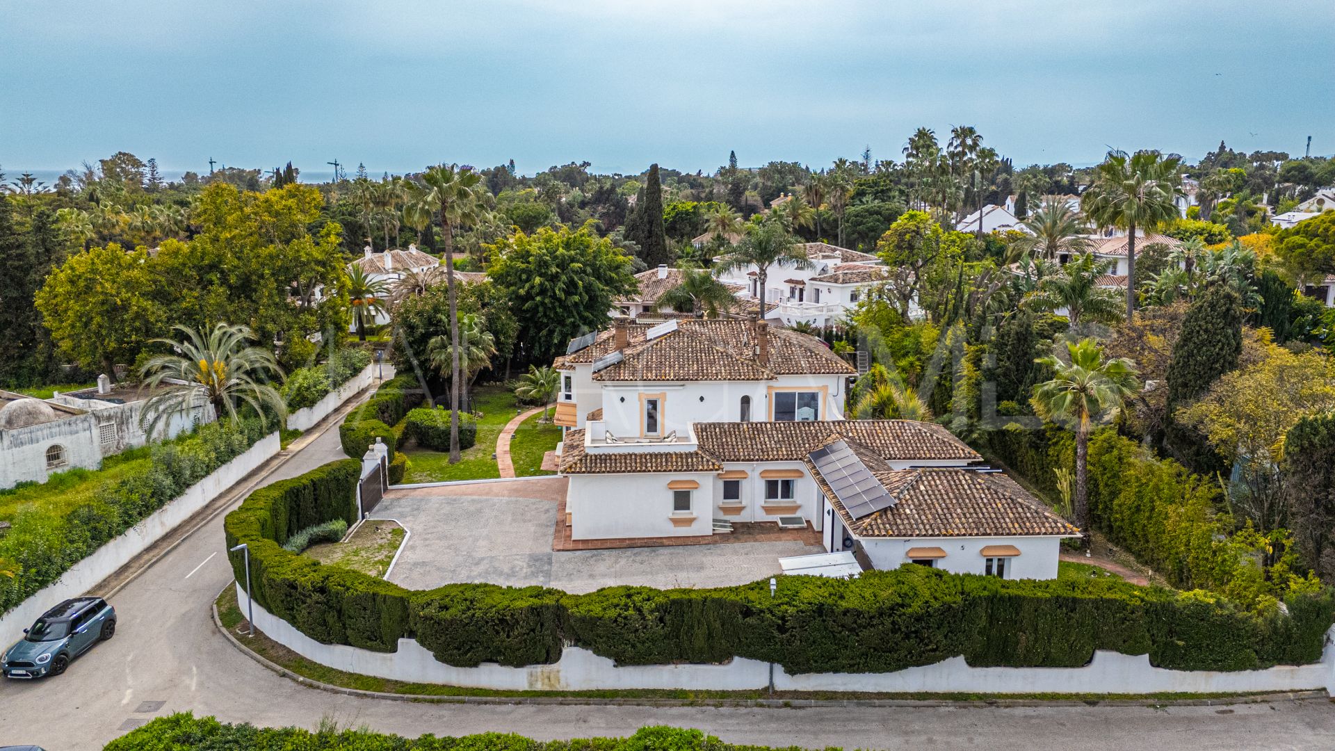 Villa for sale in Guadalmina Baja