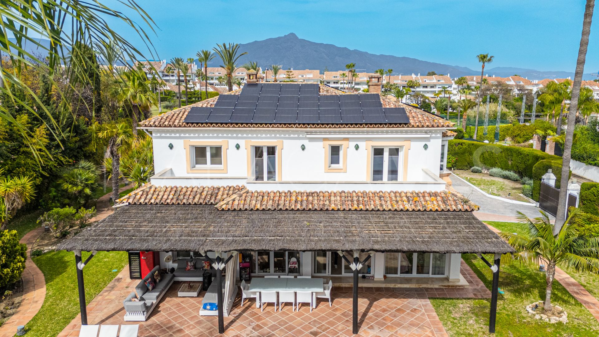 Villa for sale in Guadalmina Baja