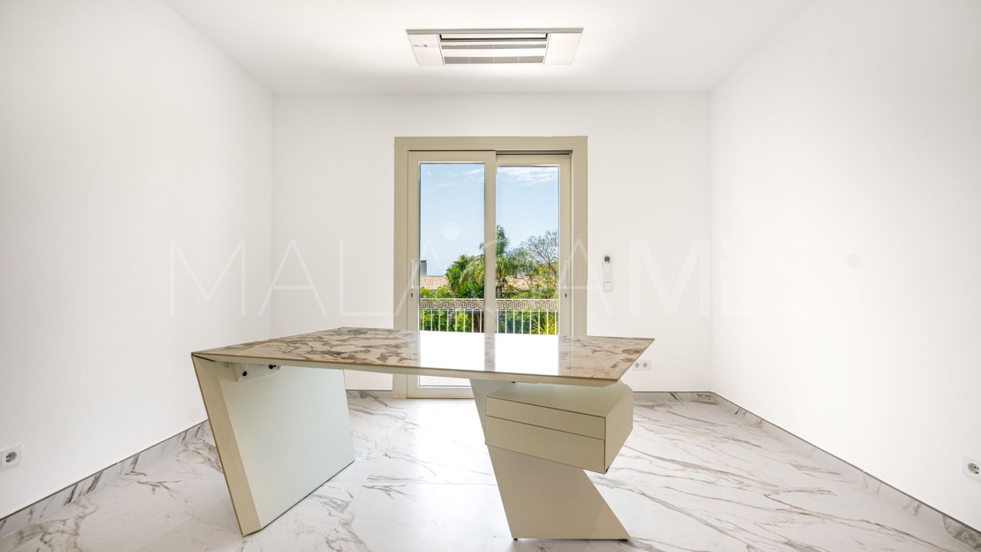 4 bedrooms villa in Marbella East for sale
