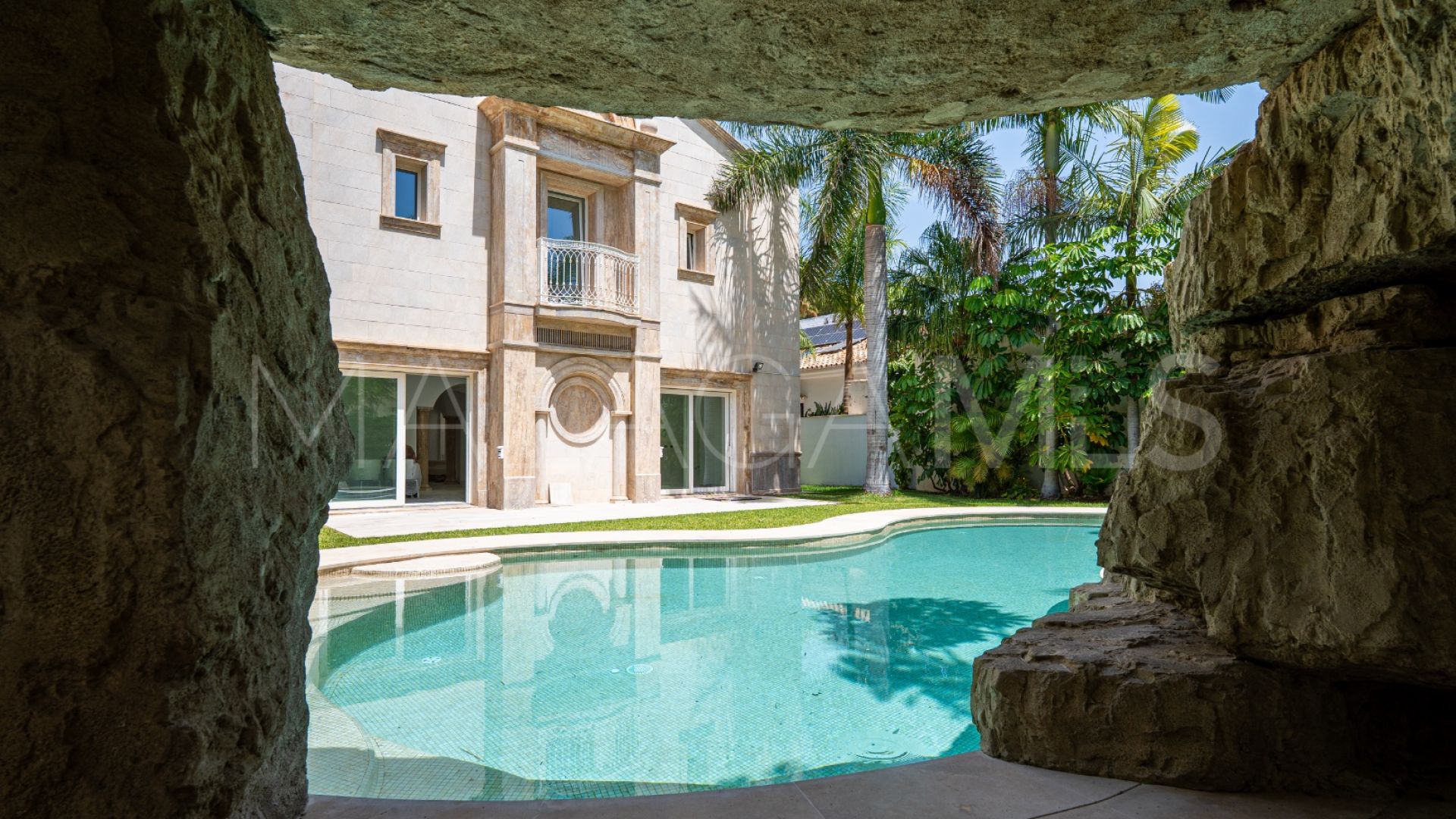 4 bedrooms villa in Marbella East for sale
