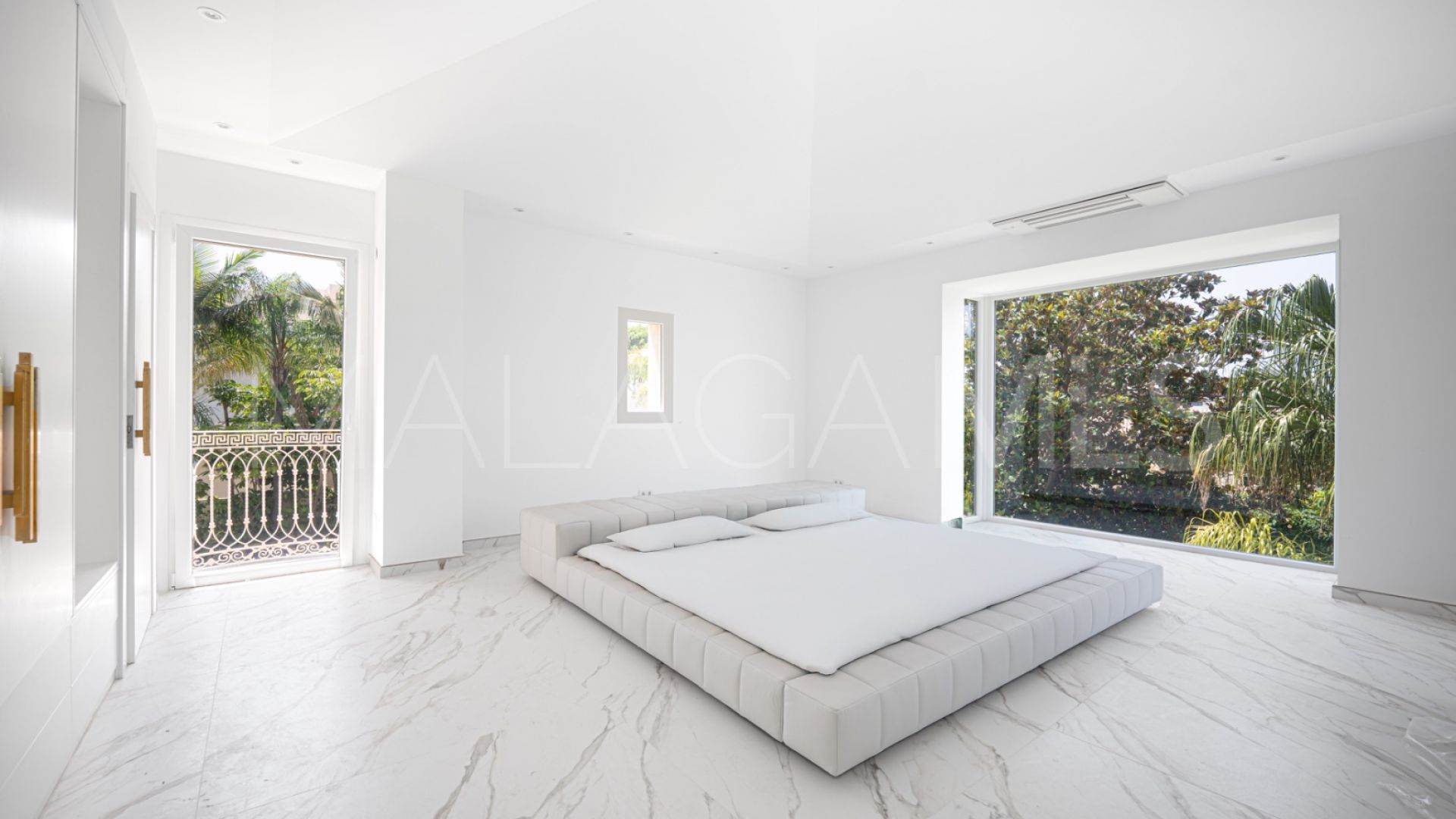 4 bedrooms villa in Marbella East for sale