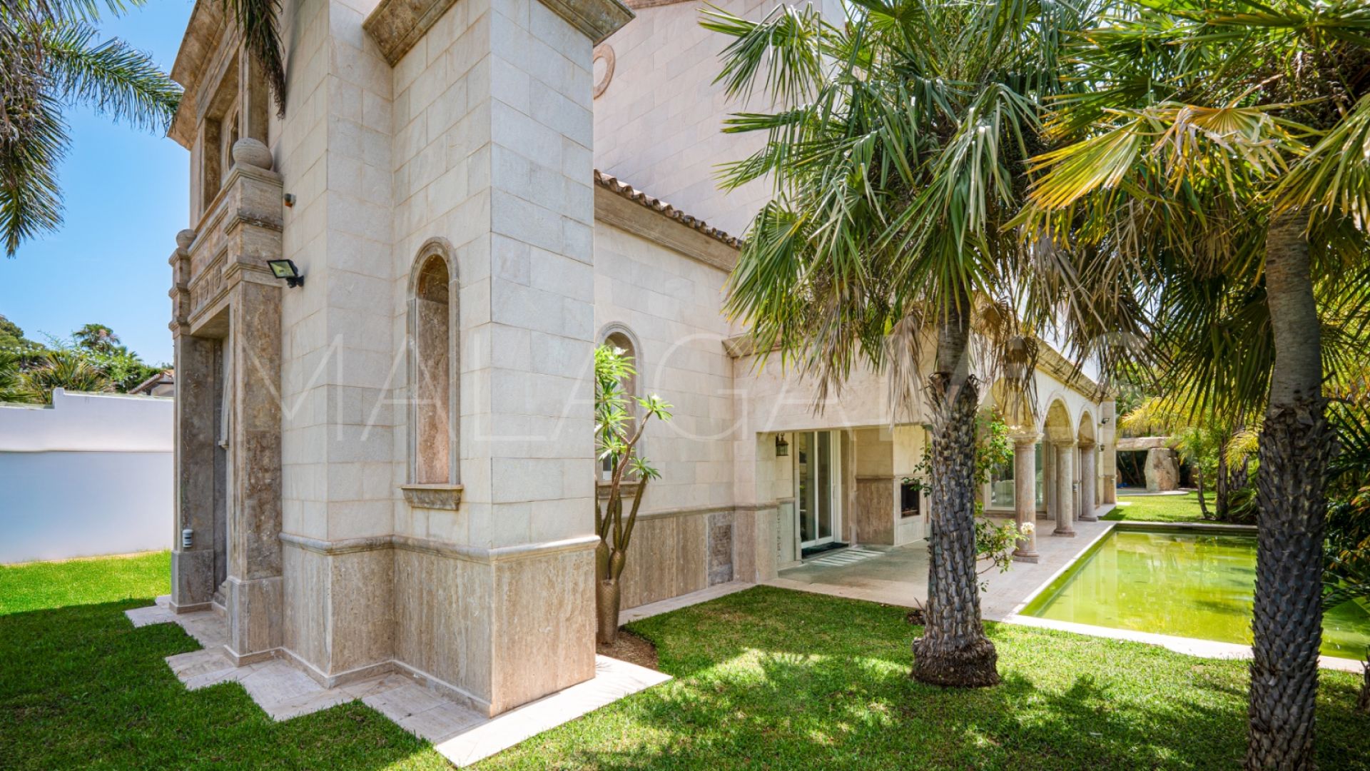 4 bedrooms villa in Marbella East for sale