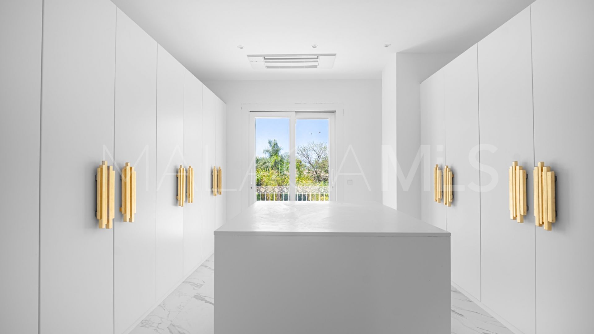 4 bedrooms villa in Marbella East for sale
